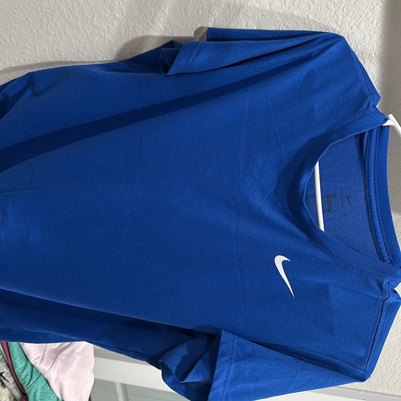 Nike dri fit bundle. 7 shirts total. - Picture 7 of 8